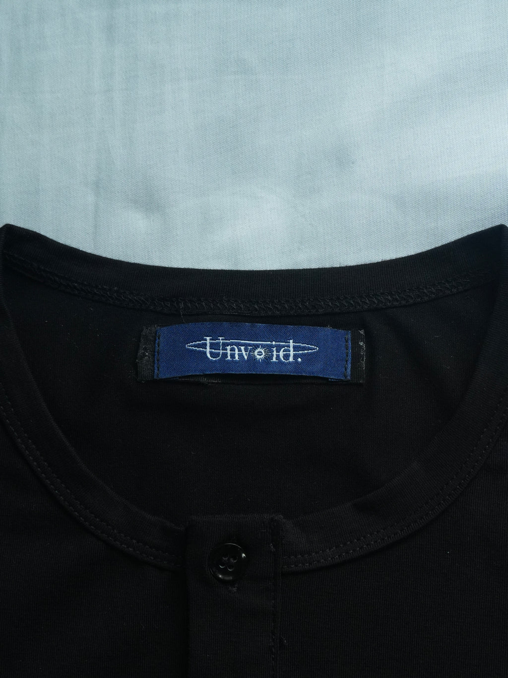 COMPACT HENLEY BLACK