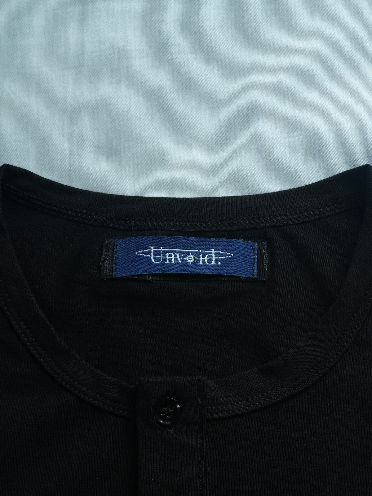 COMPACT HENLEY BLACK