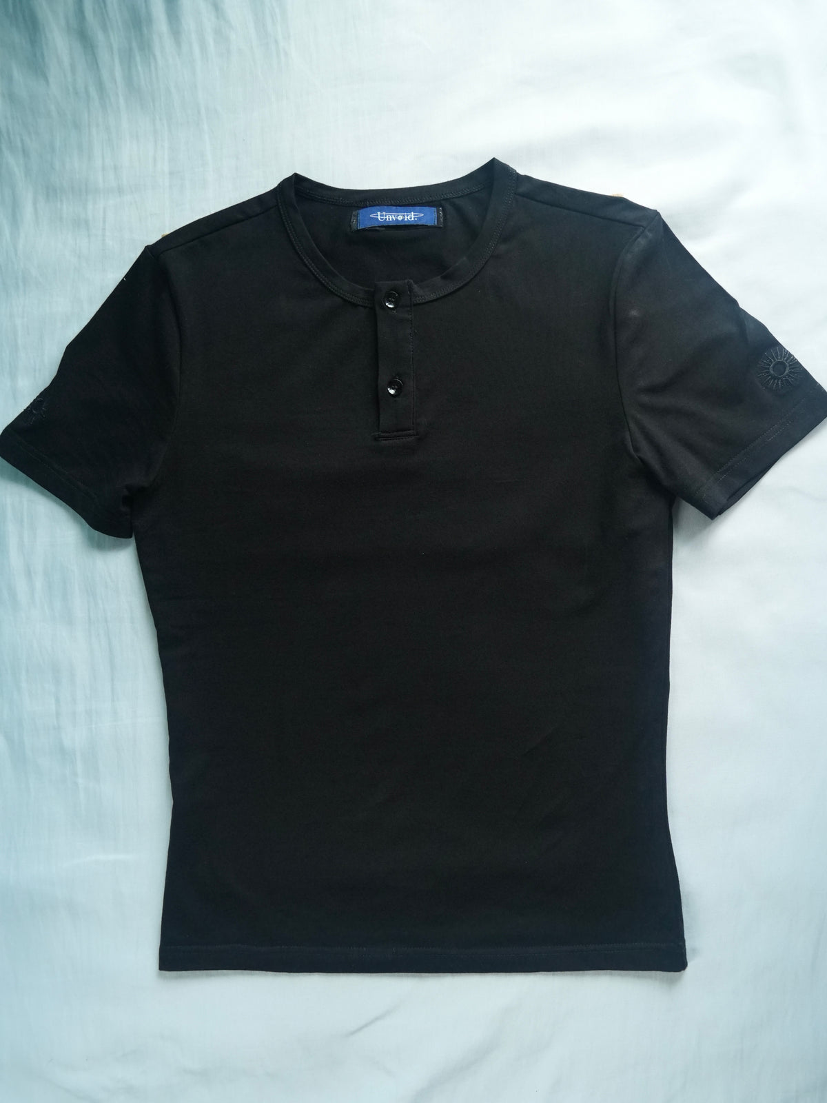 COMPACT HENLEY BLACK