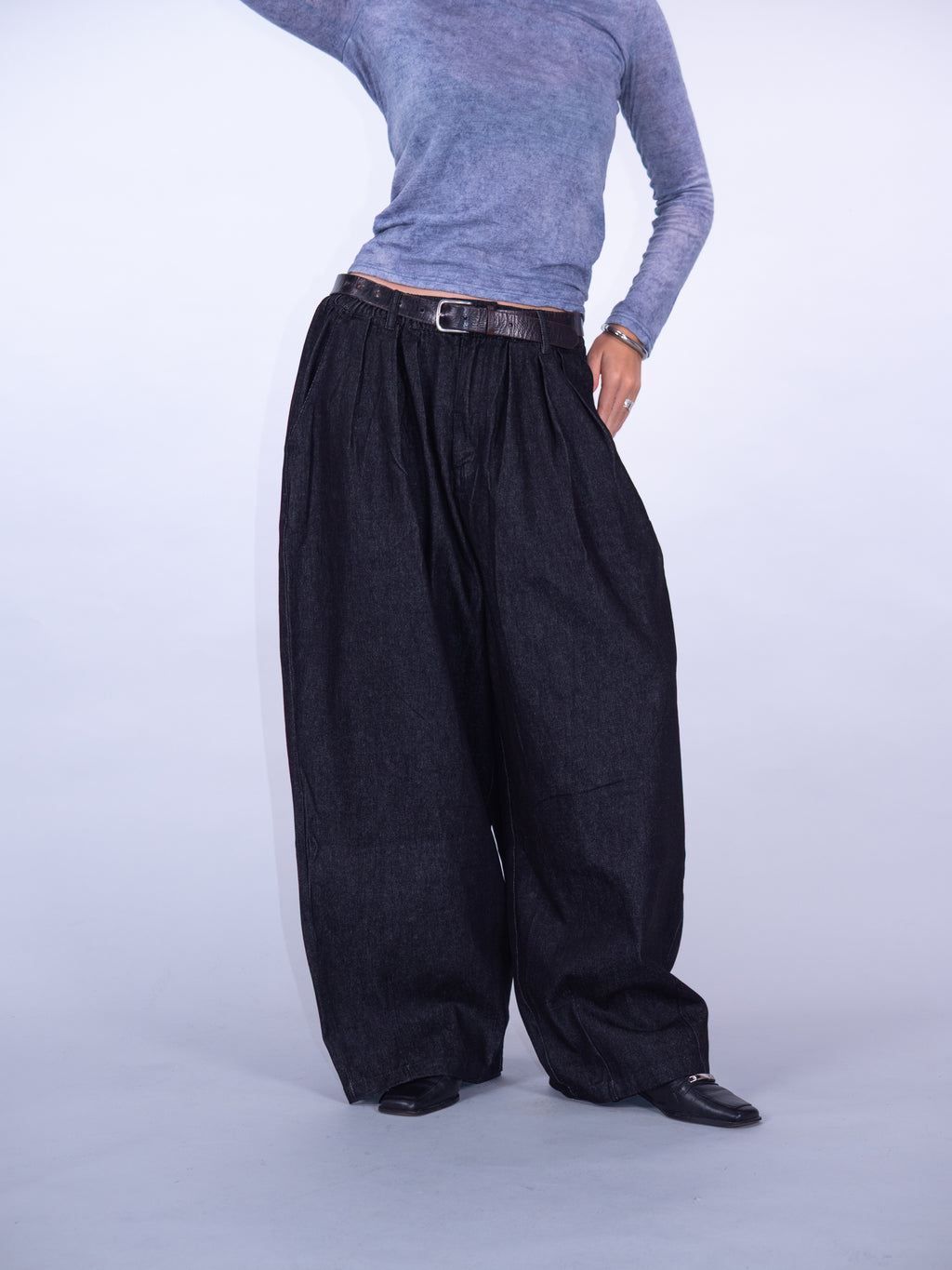 WIDE TUCK JEANS BLACK