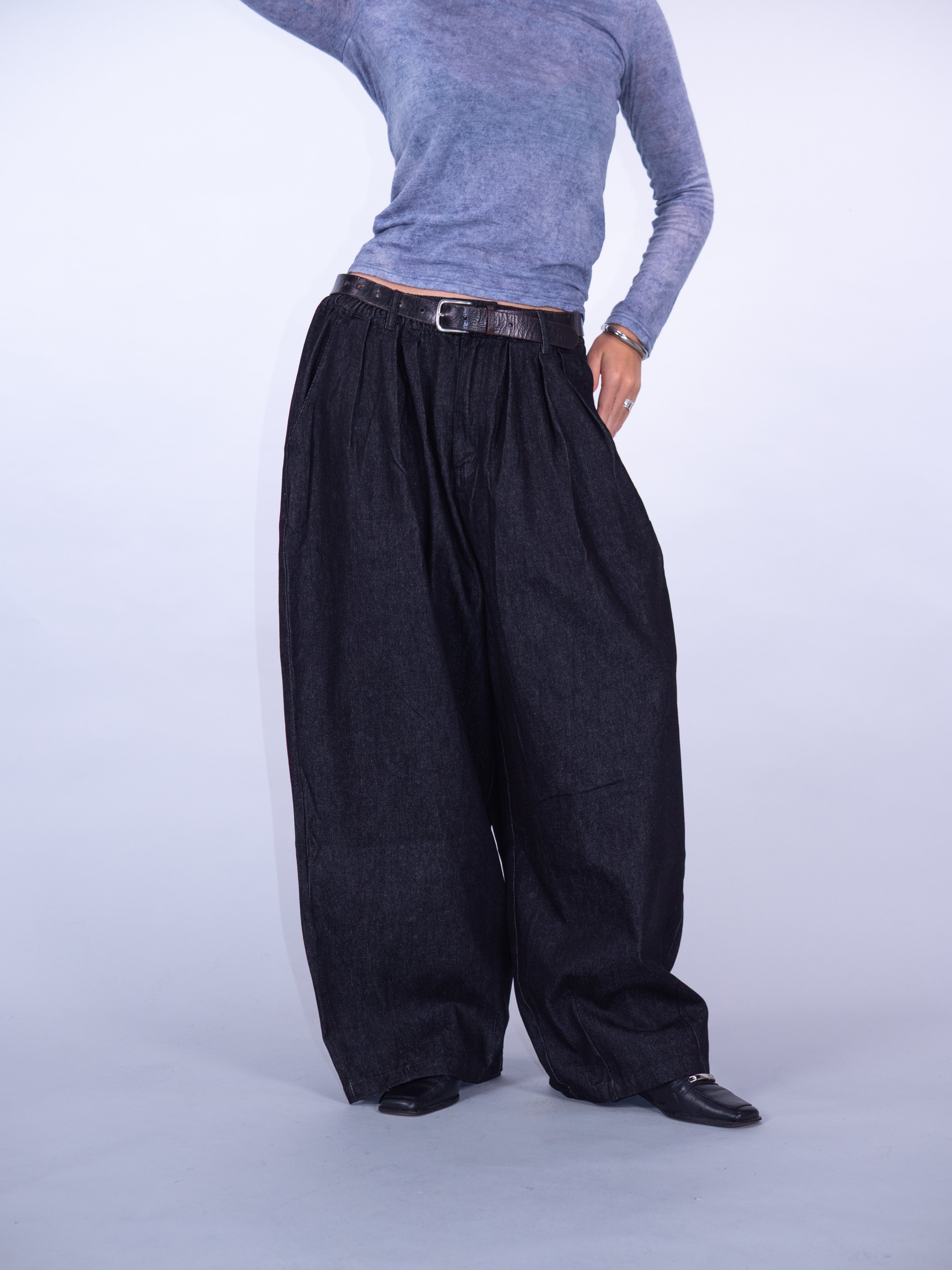 WIDE TUCK JEANS BLACK