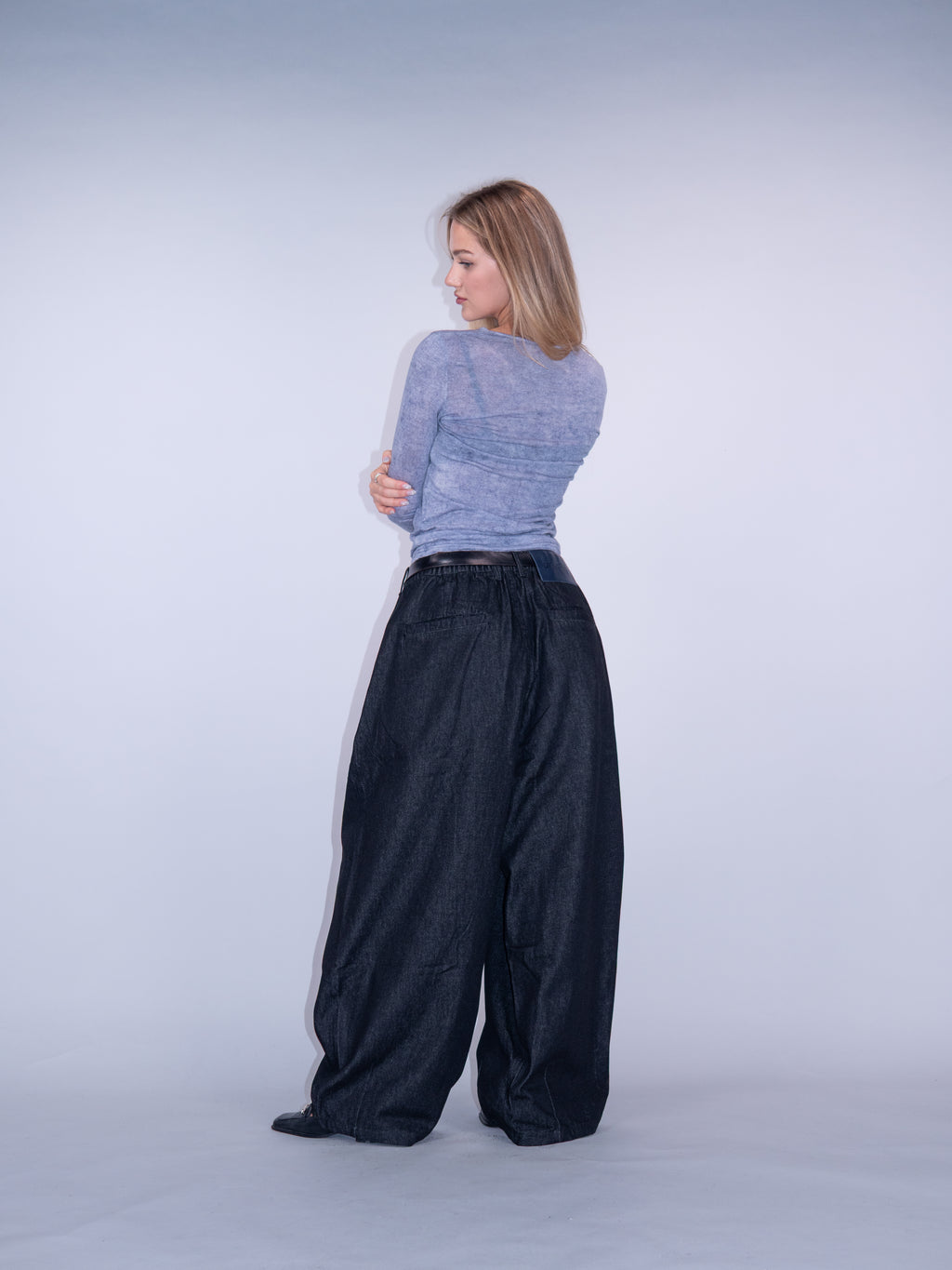 WIDE TUCK JEANS BLACK